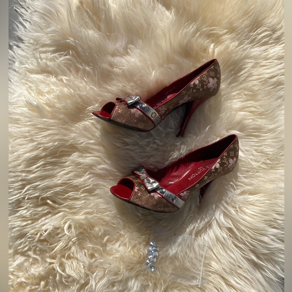 Stunning LUIS VUITTON a classy heels in size 38.5 - Picture 9 of 15